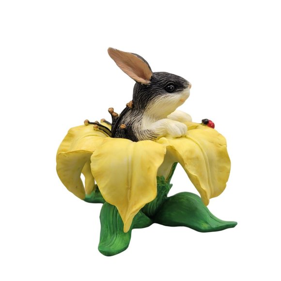 Charming Tails Figurine Binkey In A Lily Rabbit in Flower 89/305 Silvestri - Picture 3 of 9